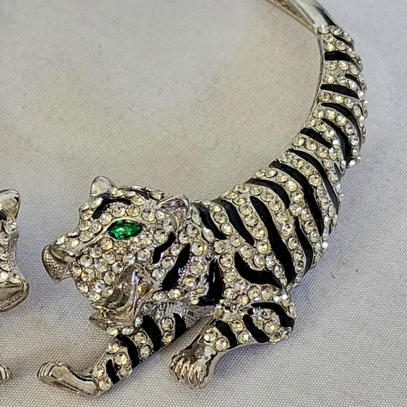 Stunning Silver Black Enamel and Crystal Double Tiger Spring Collar Necklace - Picture 6 of 8